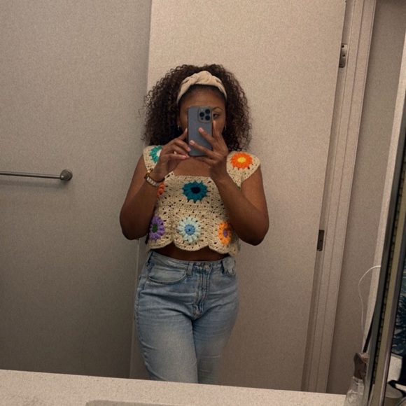 Handmade Crochet Daisy Crop Top - Picture 12 of 13